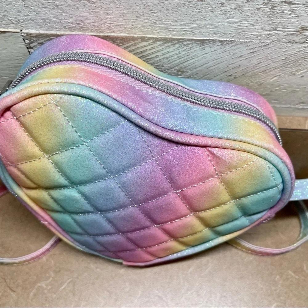 KIDS HEART PURSE WITH SHOULDER STRAP. IN RAINBOW COLOR.